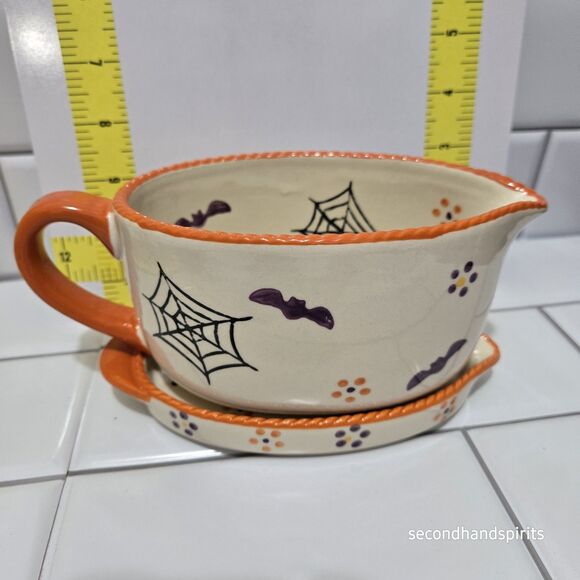 Temp-Tations Boofetti Gravy Sauce Boat W/lid. Halloween Bats Spiderweb Seasonal - Picture 1 of 8